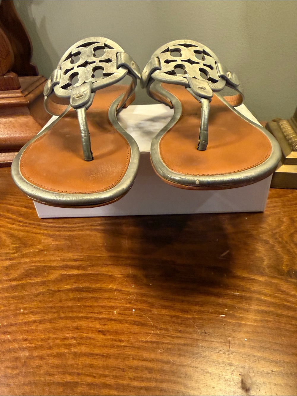 Tory Burch Miller Silver/Tan Leather Logo Thong Sandals Size 8.5 - Picture 3 of 10